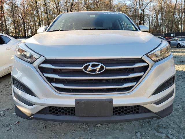 Photo 4 VIN: KM8J23A49JU764856 - HYUNDAI TUCSON SE 