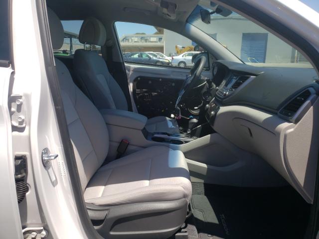 Photo 4 VIN: KM8J23A4XHU355811 - HYUNDAI TUCSON SE 