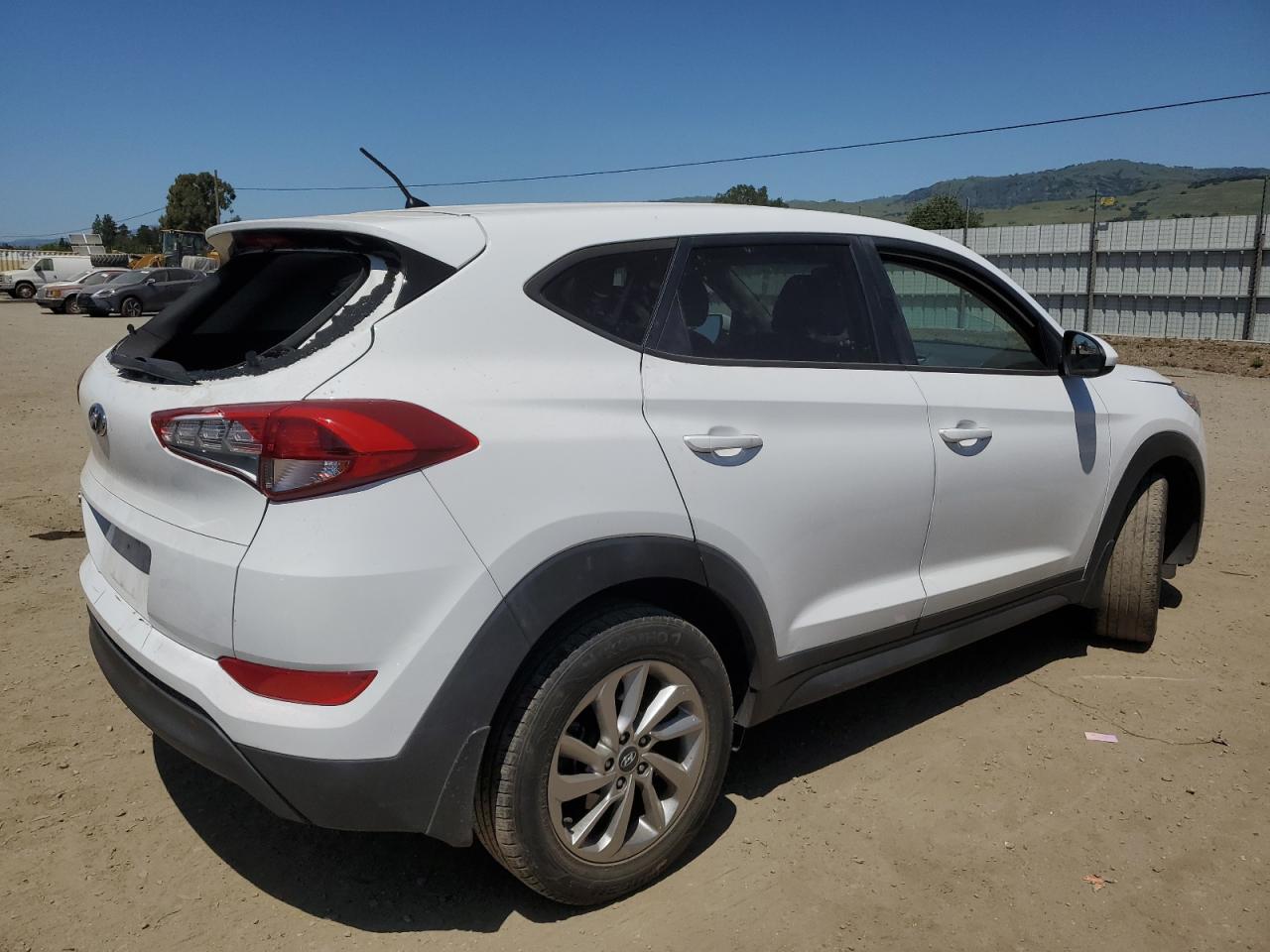 Photo 2 VIN: KM8J23A4XJU813319 - HYUNDAI TUCSON 