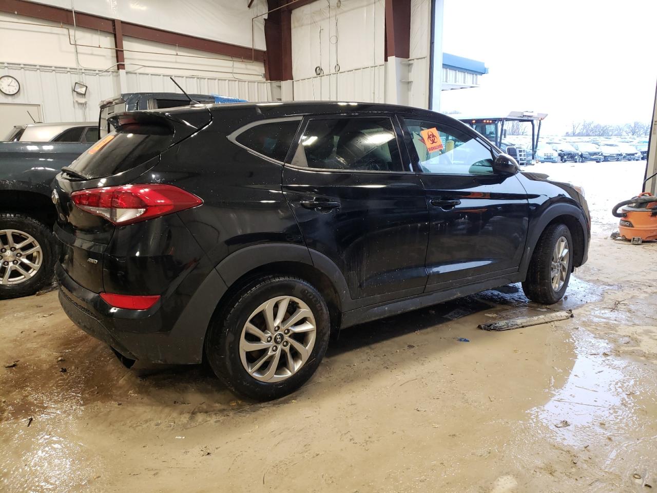 Photo 2 VIN: KM8J2CA41JU664752 - HYUNDAI TUCSON 