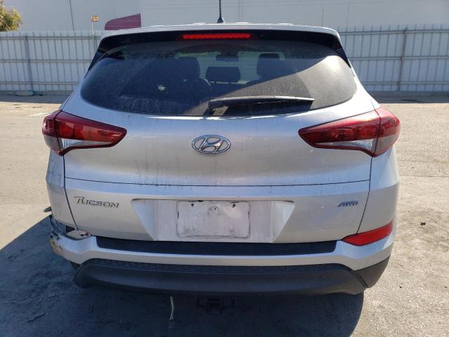 Photo 5 VIN: KM8J2CA42JU666820 - HYUNDAI TUCSON SE 