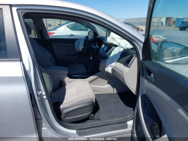 Photo 4 VIN: KM8J2CA42JU669698 - HYUNDAI TUCSON 