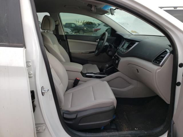 Photo 4 VIN: KM8J2CA42JU764343 - HYUNDAI TUCSON SE 