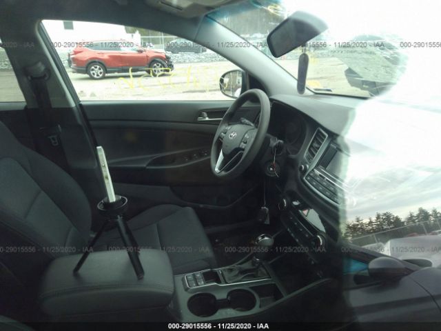 Photo 4 VIN: KM8J2CA42JU829238 - HYUNDAI TUCSON 