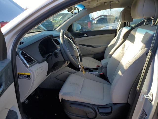 Photo 6 VIN: KM8J2CA43JU659620 - HYUNDAI TUCSON SE 