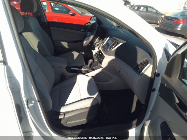 Photo 4 VIN: KM8J2CA43JU662694 - HYUNDAI TUCSON 