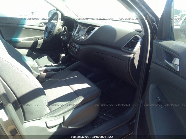 Photo 4 VIN: KM8J2CA43JU701090 - HYUNDAI TUCSON 