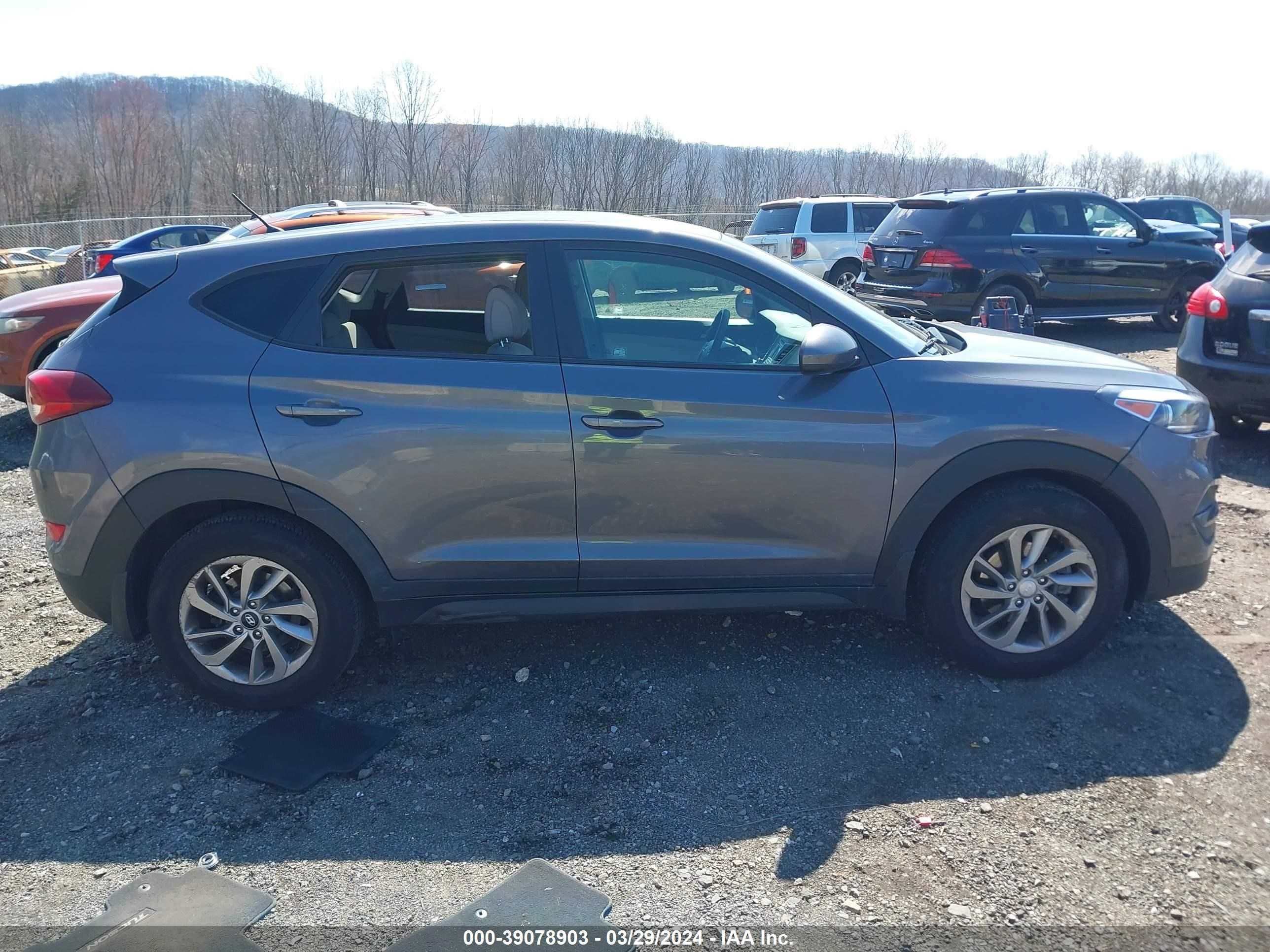 Photo 11 VIN: KM8J2CA43JU703096 - HYUNDAI TUCSON 