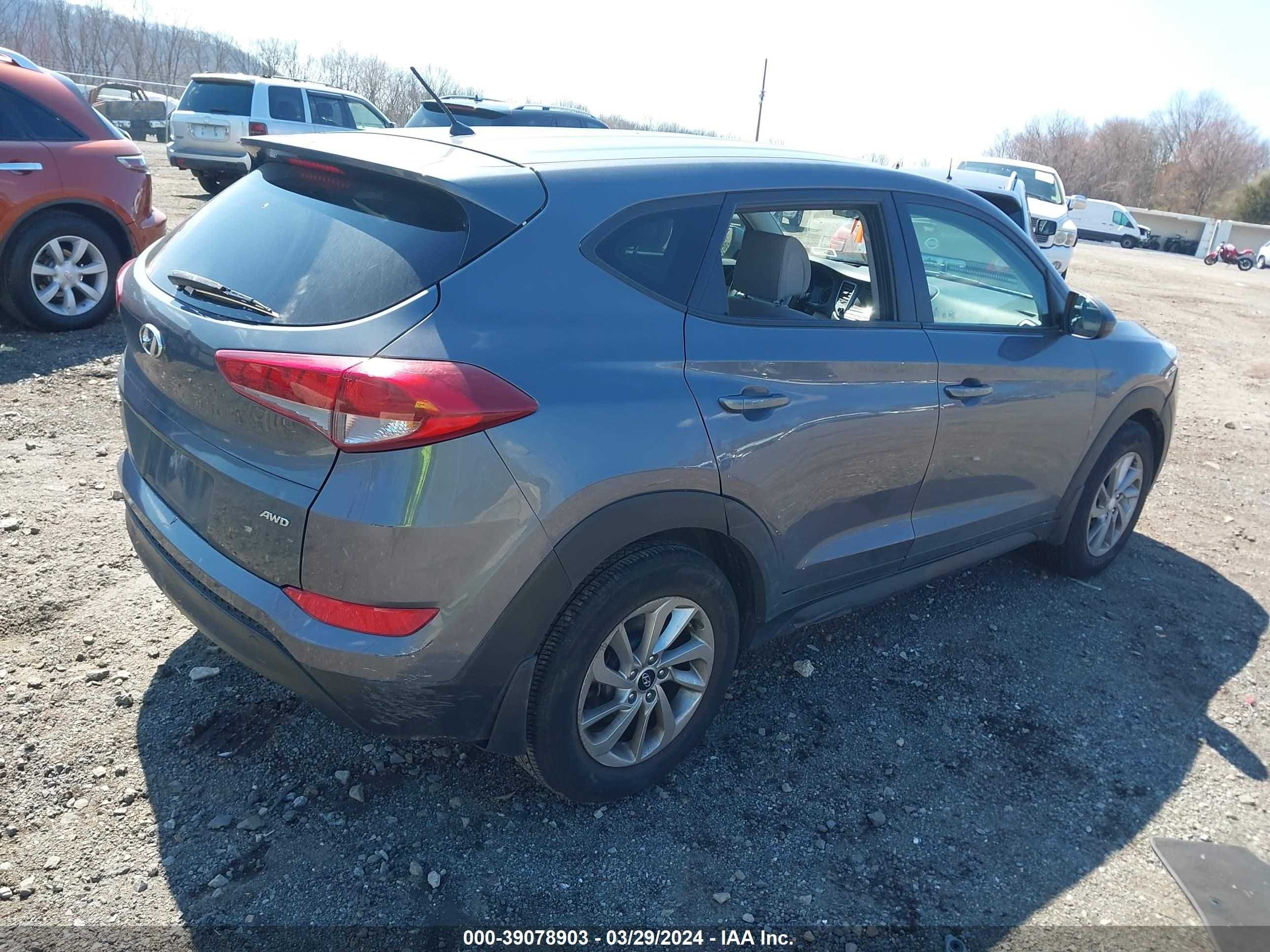 Photo 3 VIN: KM8J2CA43JU703096 - HYUNDAI TUCSON 