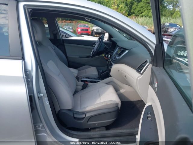 Photo 4 VIN: KM8J2CA43JU818099 - HYUNDAI TUCSON 