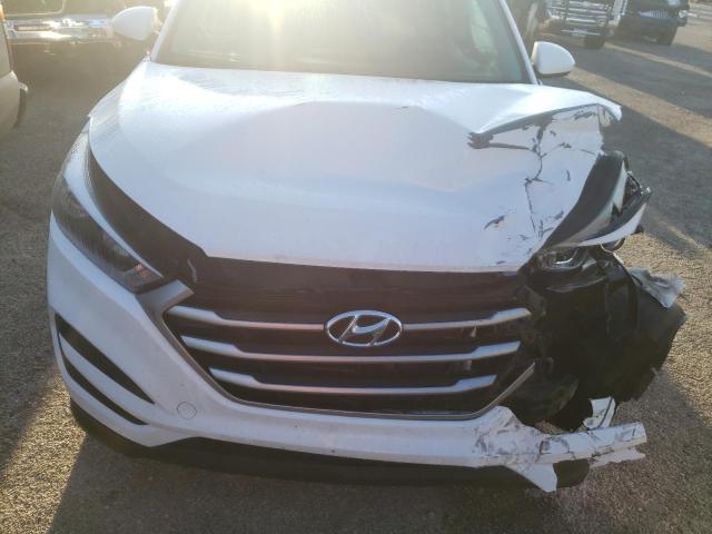 Photo 6 VIN: KM8J2CA44JU794119 - HYUNDAI TUCSON SE 