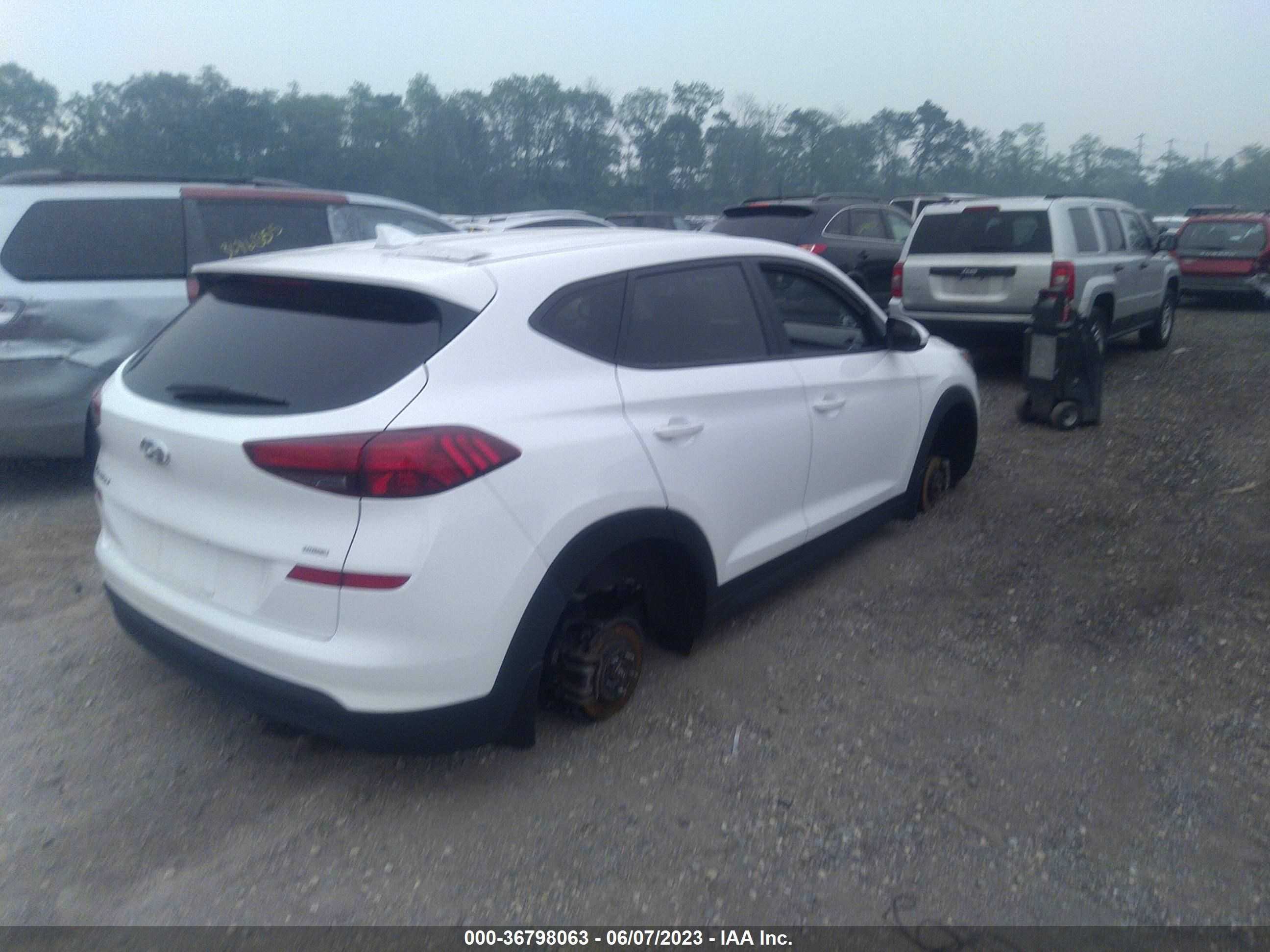 Photo 3 VIN: KM8J2CA44LU213169 - HYUNDAI TUCSON 