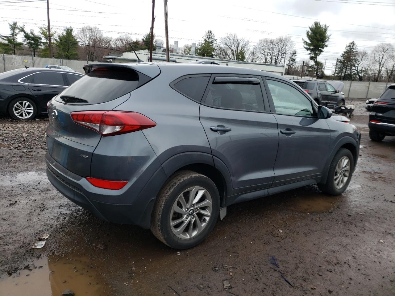 Photo 2 VIN: KM8J2CA45JU676175 - HYUNDAI TUCSON 