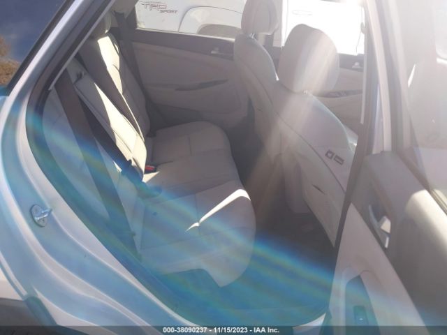 Photo 7 VIN: KM8J2CA45JU690660 - HYUNDAI TUCSON 