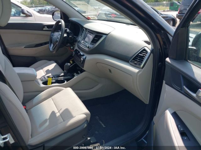 Photo 4 VIN: KM8J2CA45JU832604 - HYUNDAI TUCSON 