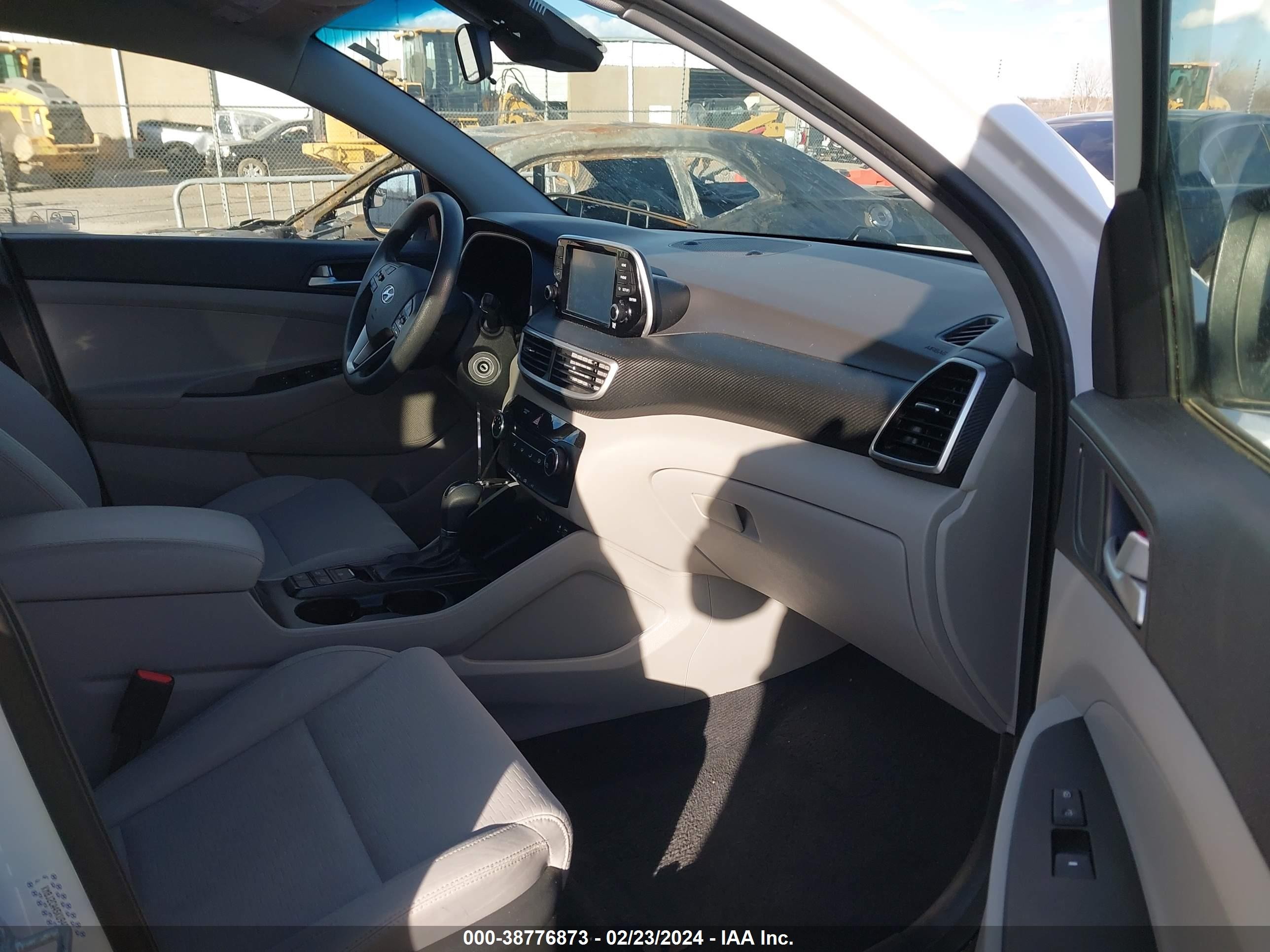 Photo 4 VIN: KM8J2CA45KU943476 - HYUNDAI TUCSON 