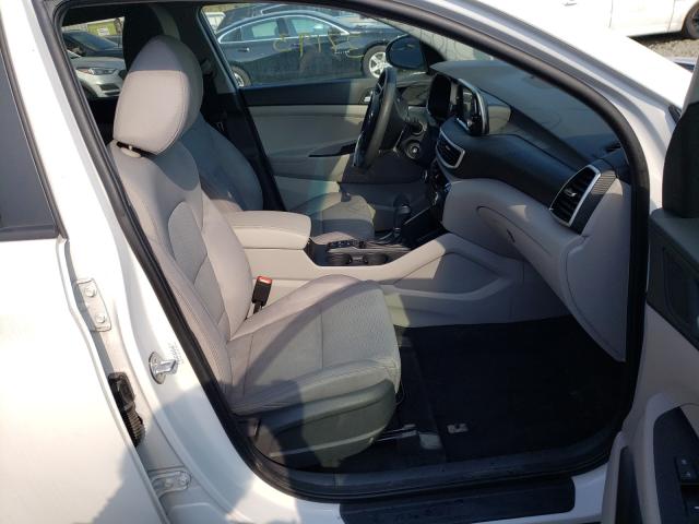 Photo 4 VIN: KM8J2CA45KU946006 - HYUNDAI TUCSON SE 