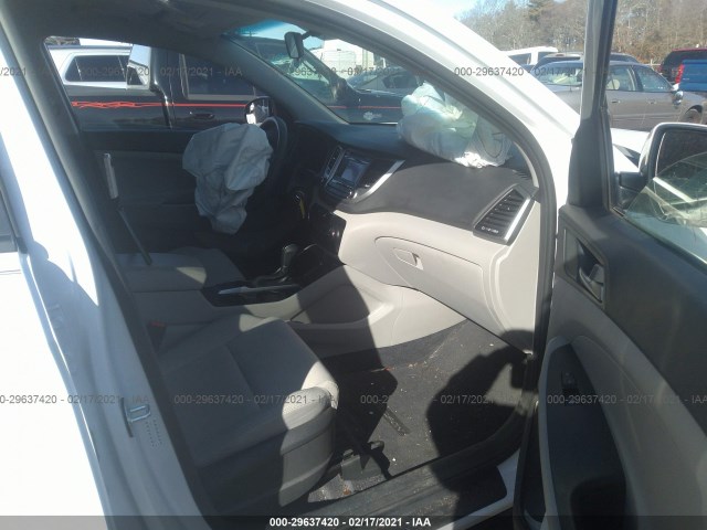 Photo 4 VIN: KM8J2CA47JU659863 - HYUNDAI TUCSON 