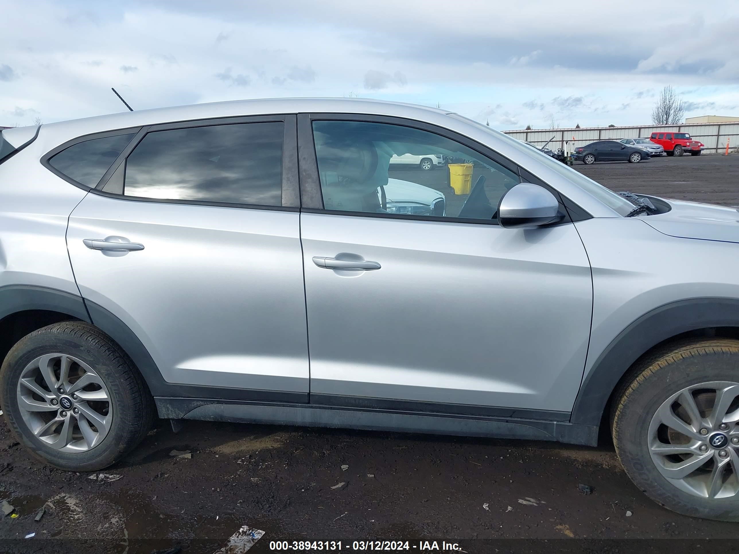 Photo 12 VIN: KM8J2CA47JU717504 - HYUNDAI TUCSON 