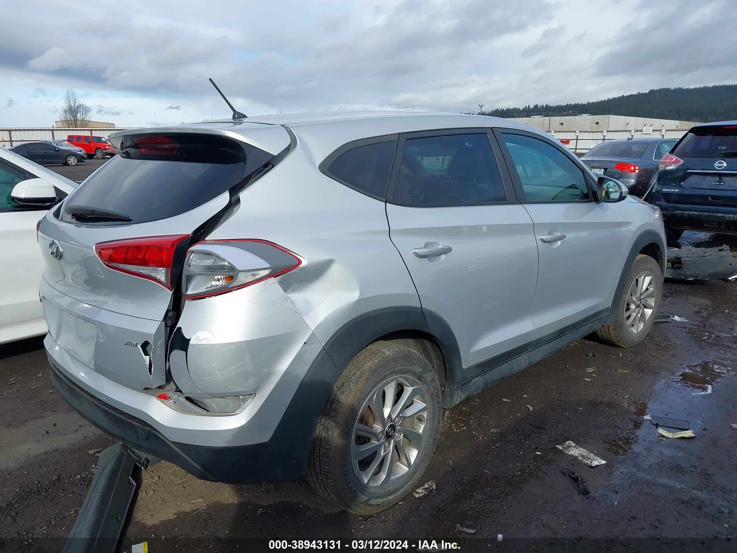 Photo 3 VIN: KM8J2CA47JU717504 - HYUNDAI TUCSON 