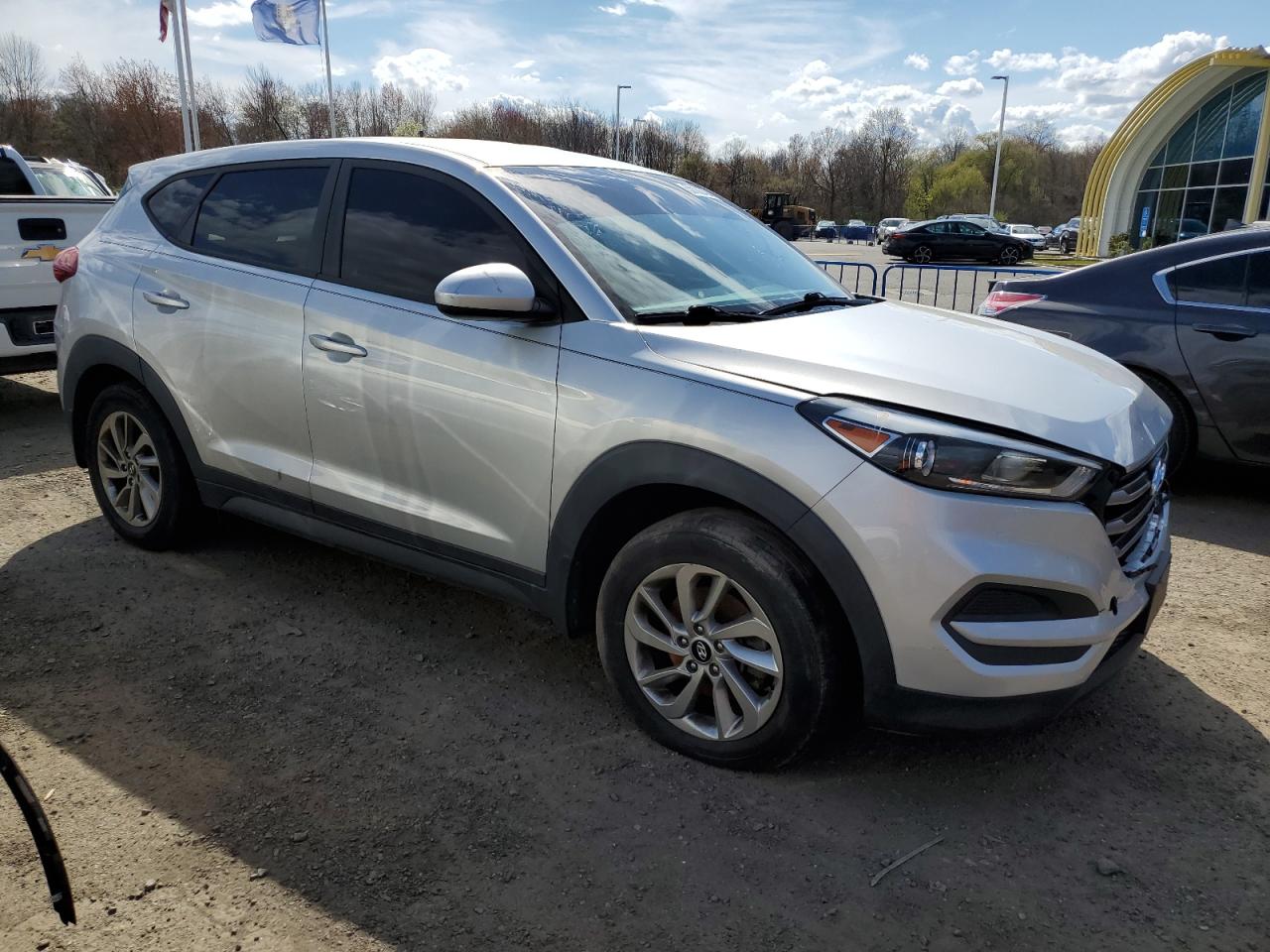 Photo 3 VIN: KM8J2CA47JU828215 - HYUNDAI TUCSON 