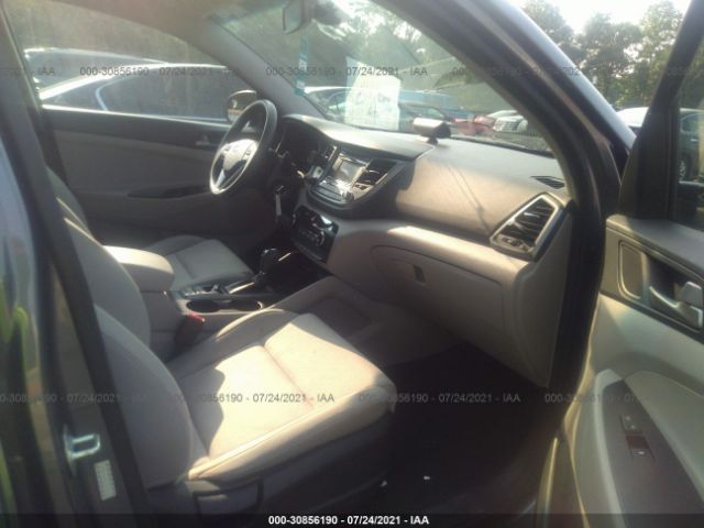 Photo 4 VIN: KM8J2CA48JU657507 - HYUNDAI TUCSON 