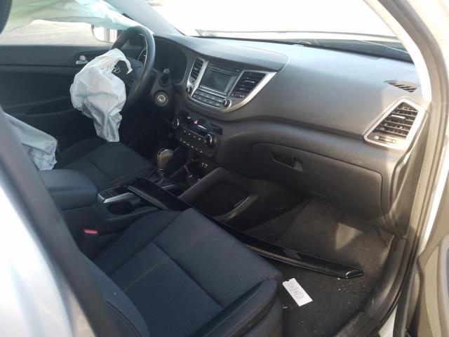 Photo 4 VIN: KM8J2CA48JU731816 - HYUNDAI TUCSON SE 