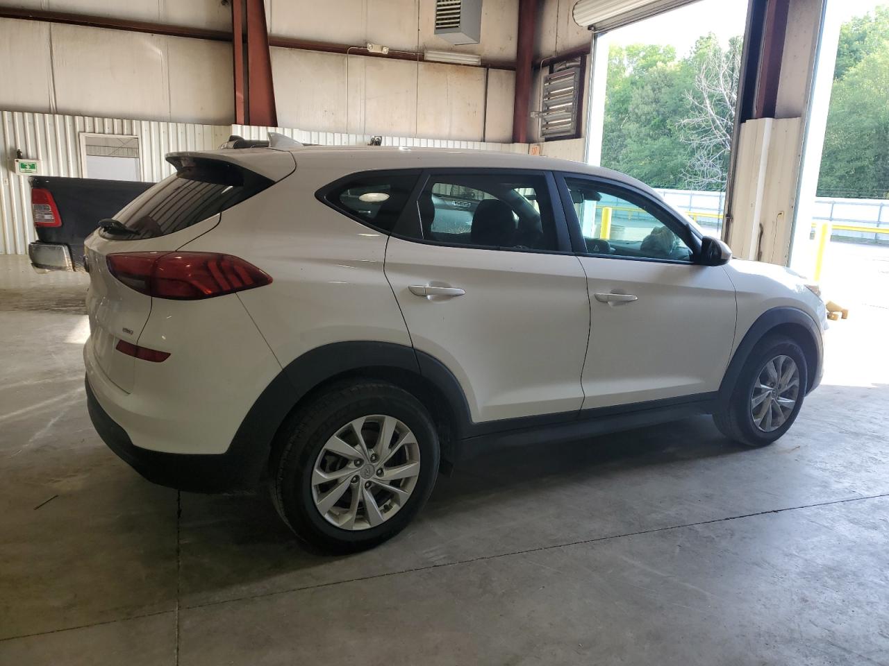 Photo 2 VIN: KM8J2CA48KU889574 - HYUNDAI TUCSON 