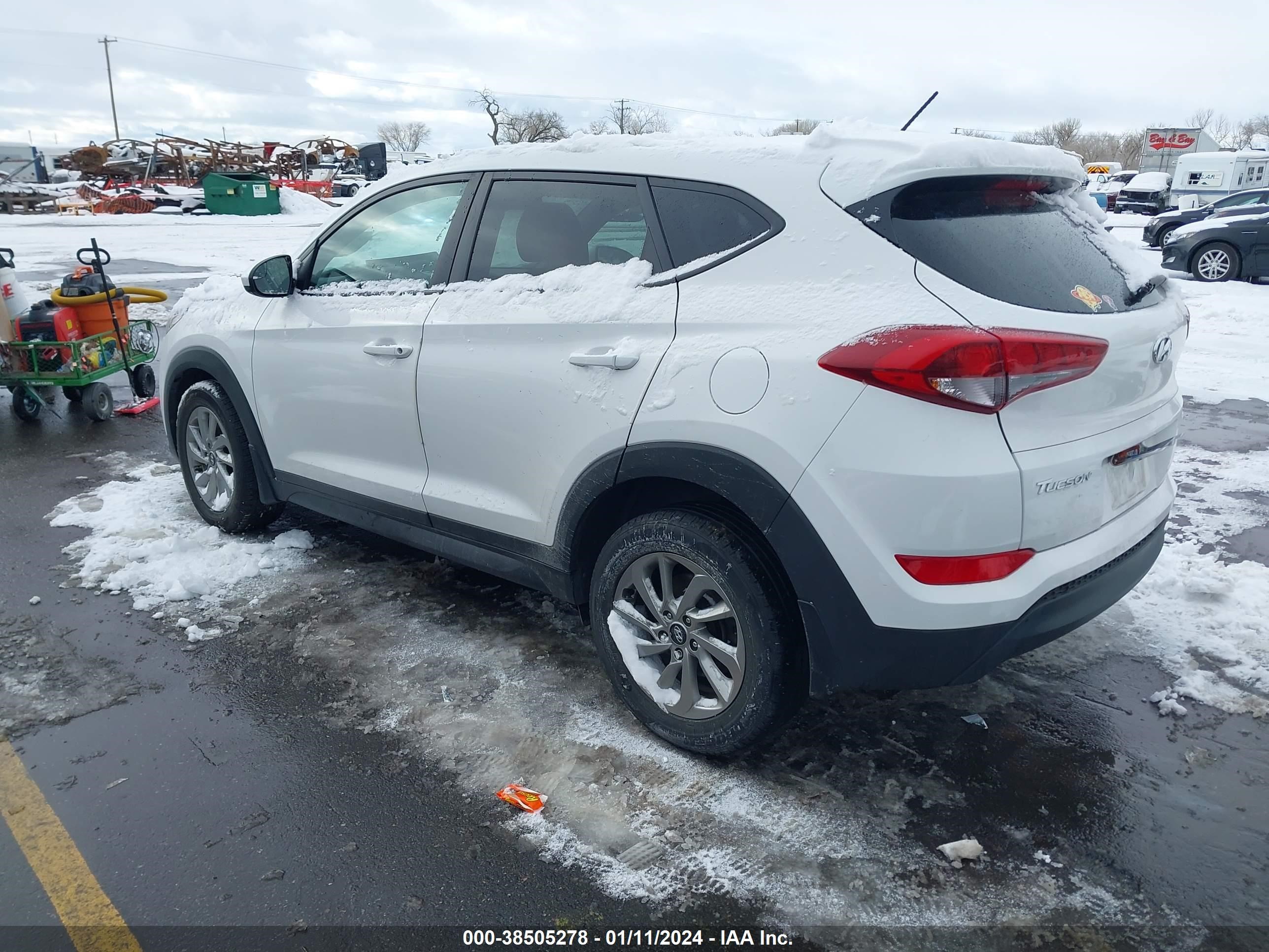 Photo 2 VIN: KM8J2CA49JU791104 - HYUNDAI TUCSON 