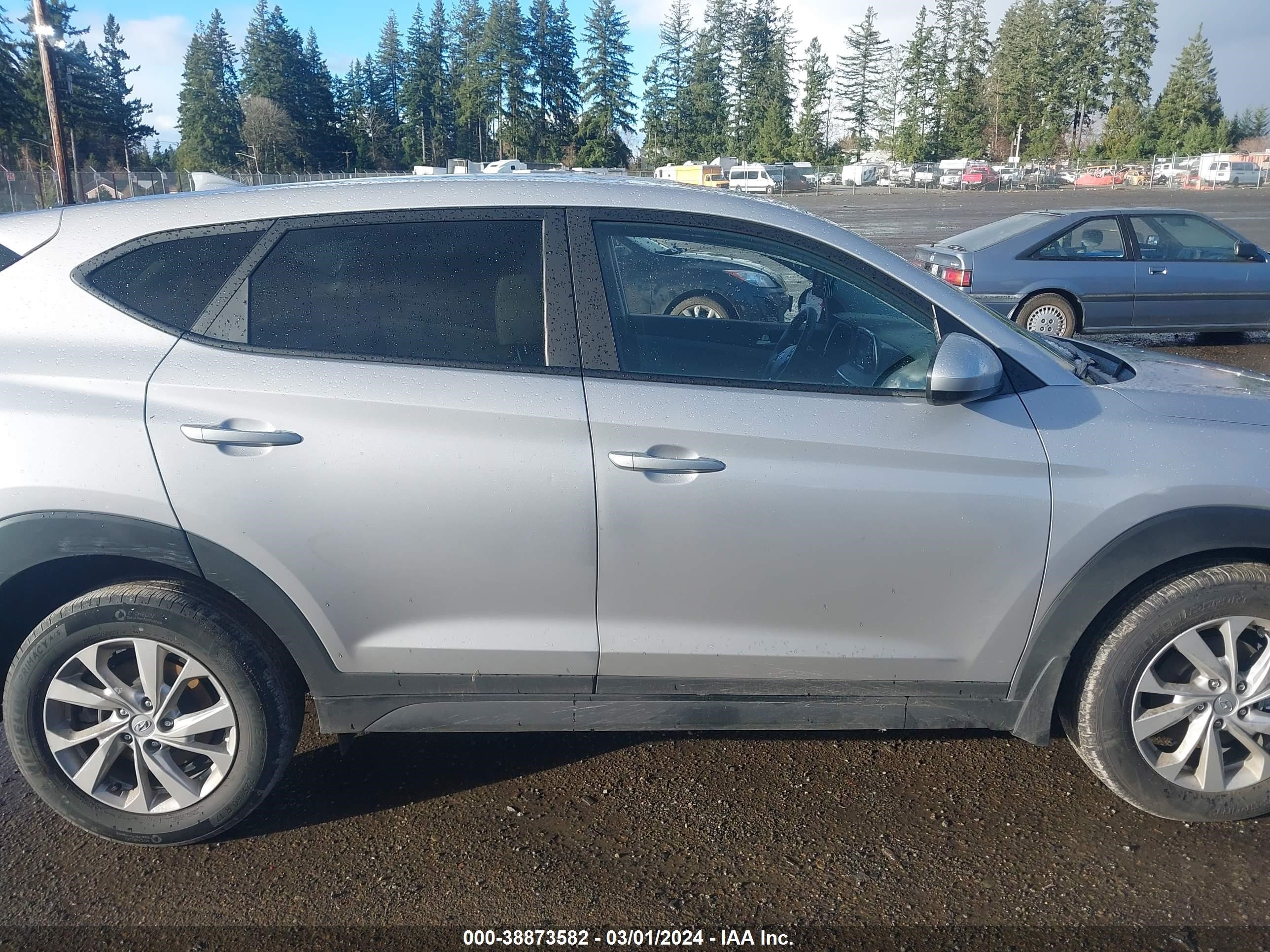 Photo 12 VIN: KM8J2CA4XLU080577 - HYUNDAI TUCSON 