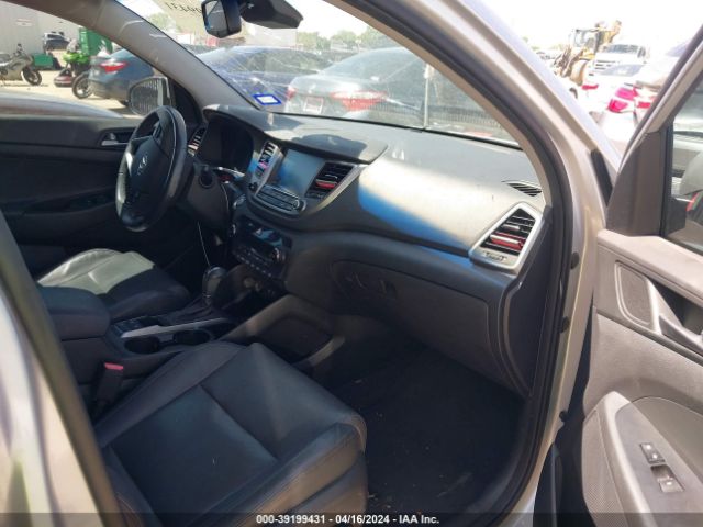 Photo 4 VIN: KM8J33A20GU223943 - HYUNDAI TUCSON 