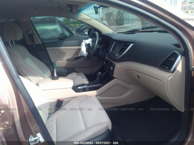 Photo 4 VIN: KM8J33A20HU323879 - HYUNDAI TUCSON 