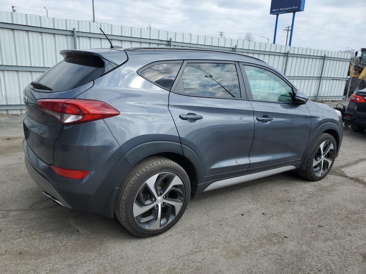 Photo 2 VIN: KM8J33A20HU551879 - HYUNDAI TUCSON 