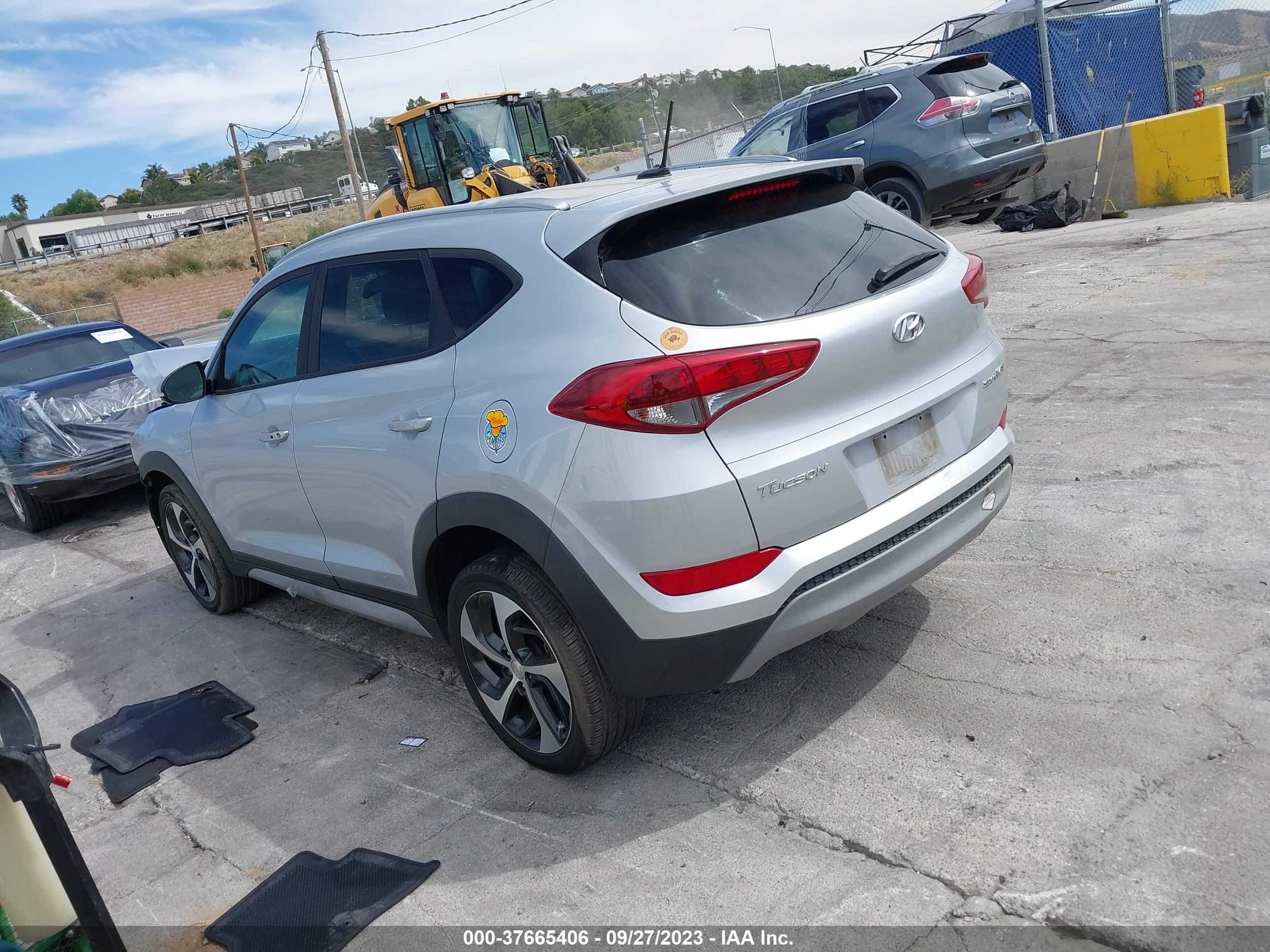 Photo 2 VIN: KM8J33A21HU486590 - HYUNDAI TUCSON 