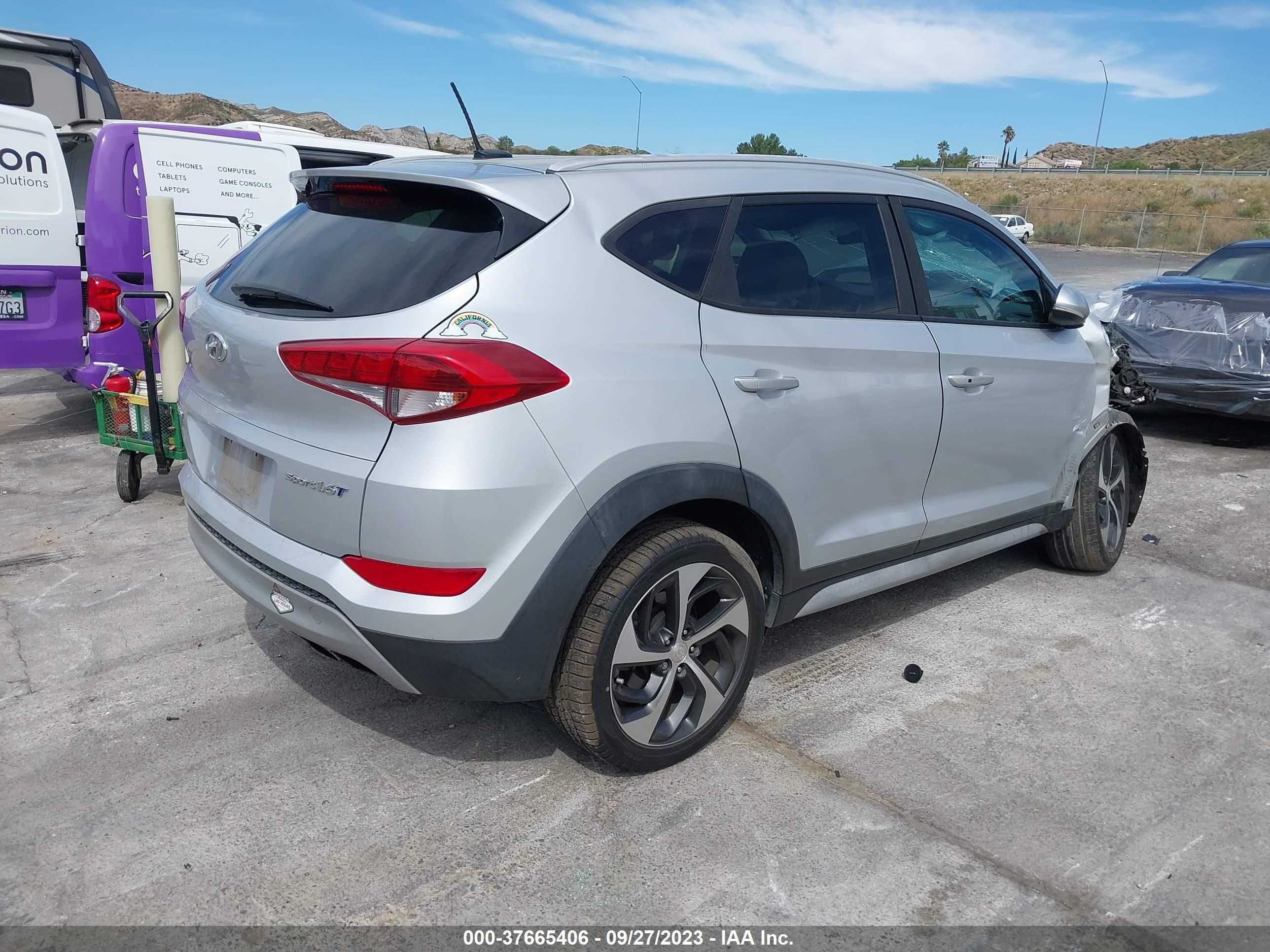 Photo 3 VIN: KM8J33A21HU486590 - HYUNDAI TUCSON 