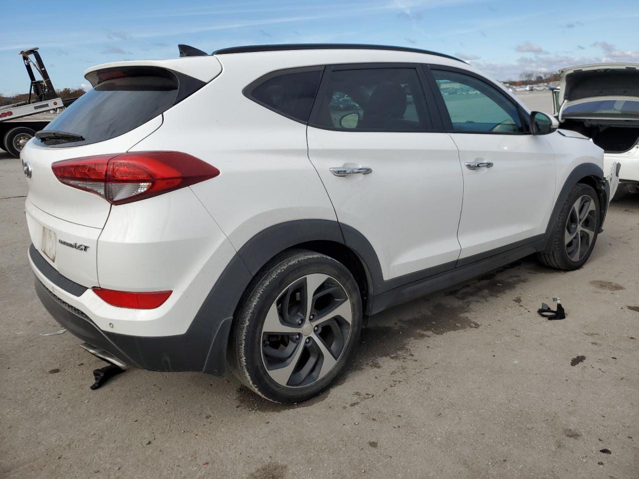 Photo 2 VIN: KM8J33A22GU066741 - HYUNDAI TUCSON 