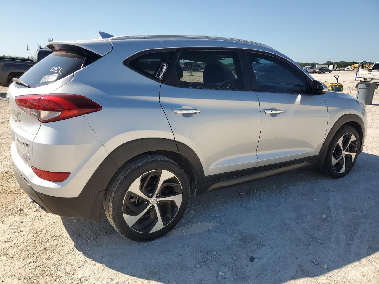 Photo 2 VIN: KM8J33A22GU108096 - HYUNDAI TUCSON 