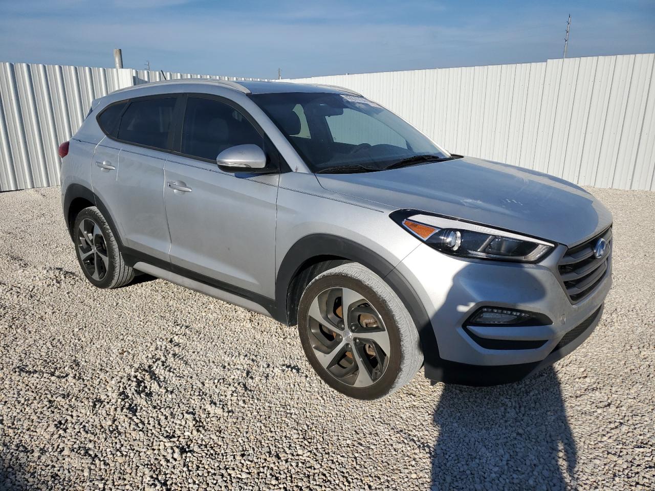 Photo 3 VIN: KM8J33A22HU516194 - HYUNDAI TUCSON 