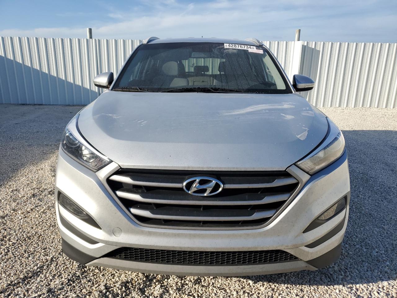 Photo 4 VIN: KM8J33A22HU516194 - HYUNDAI TUCSON 