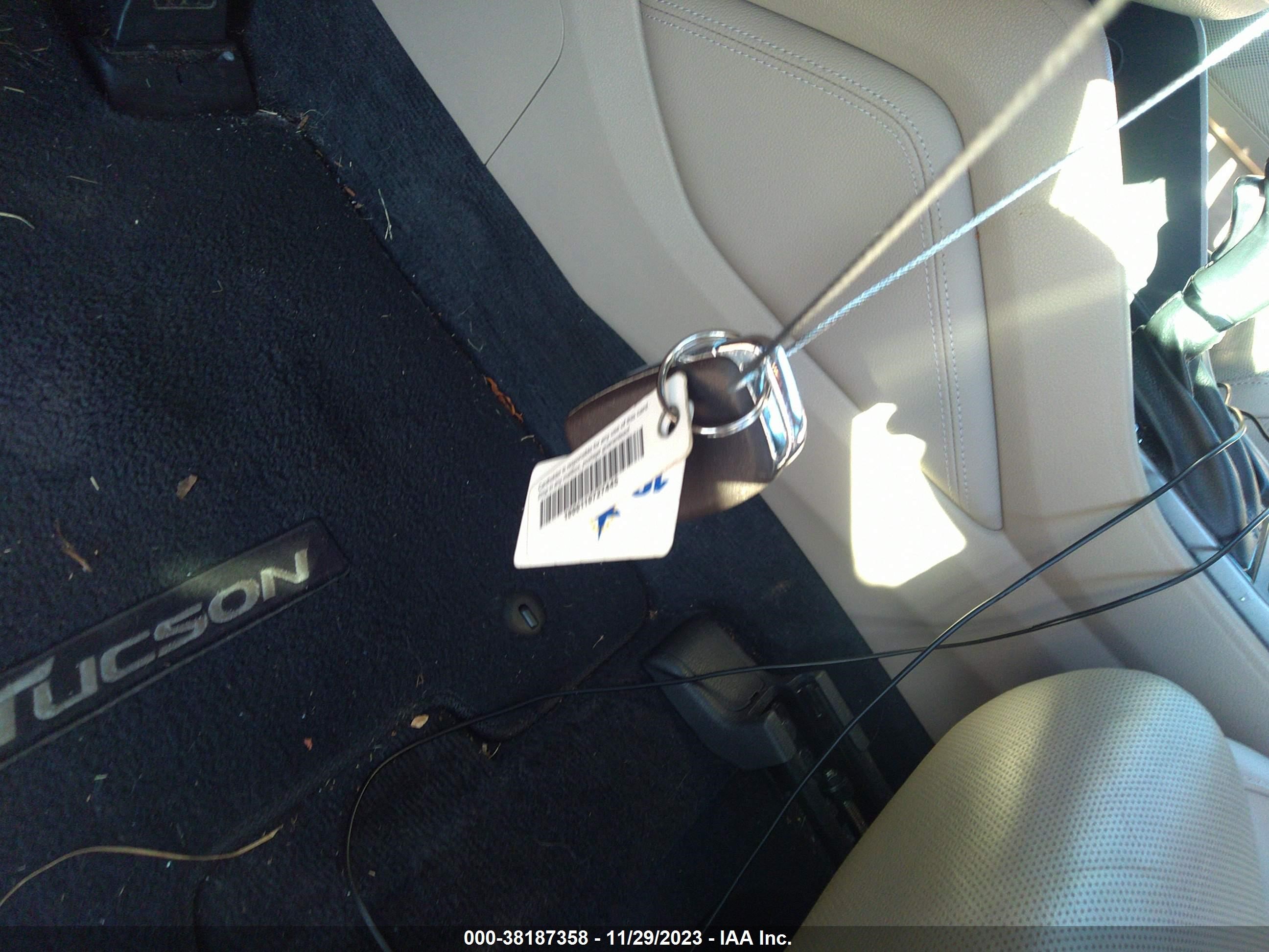 Photo 10 VIN: KM8J33A24GU030002 - HYUNDAI TUCSON 