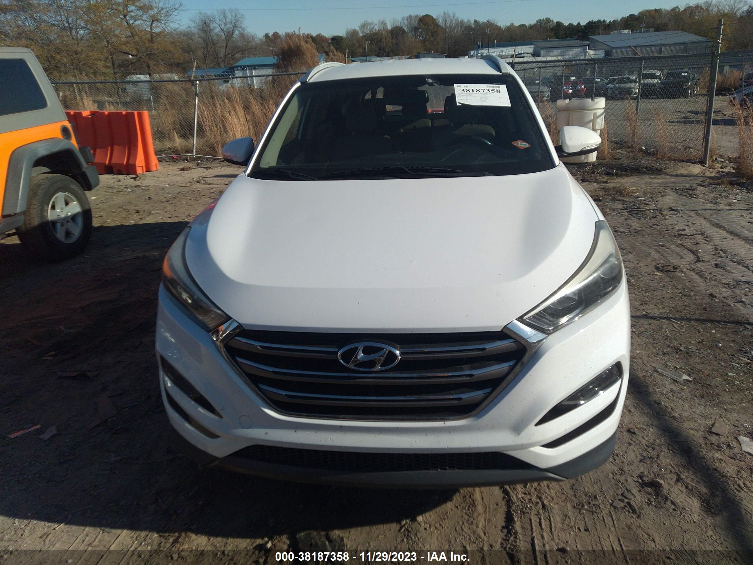 Photo 11 VIN: KM8J33A24GU030002 - HYUNDAI TUCSON 