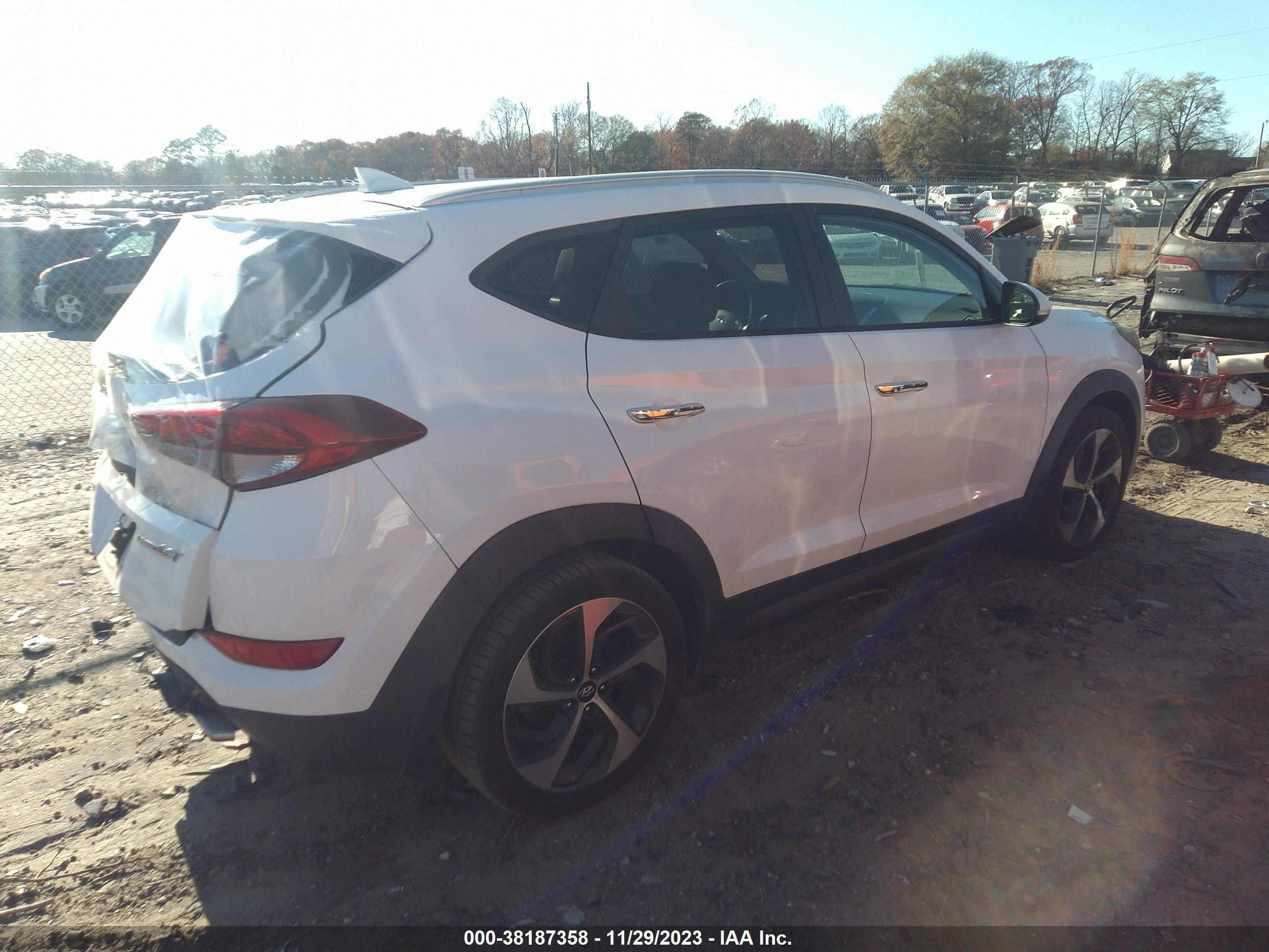 Photo 3 VIN: KM8J33A24GU030002 - HYUNDAI TUCSON 