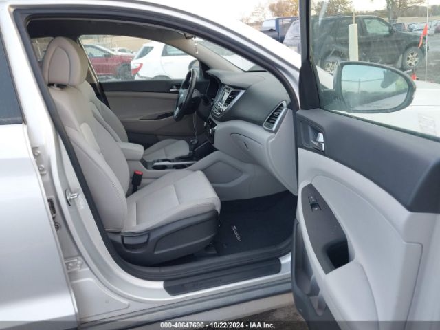 Photo 4 VIN: KM8J33A24HU563971 - HYUNDAI TUCSON 