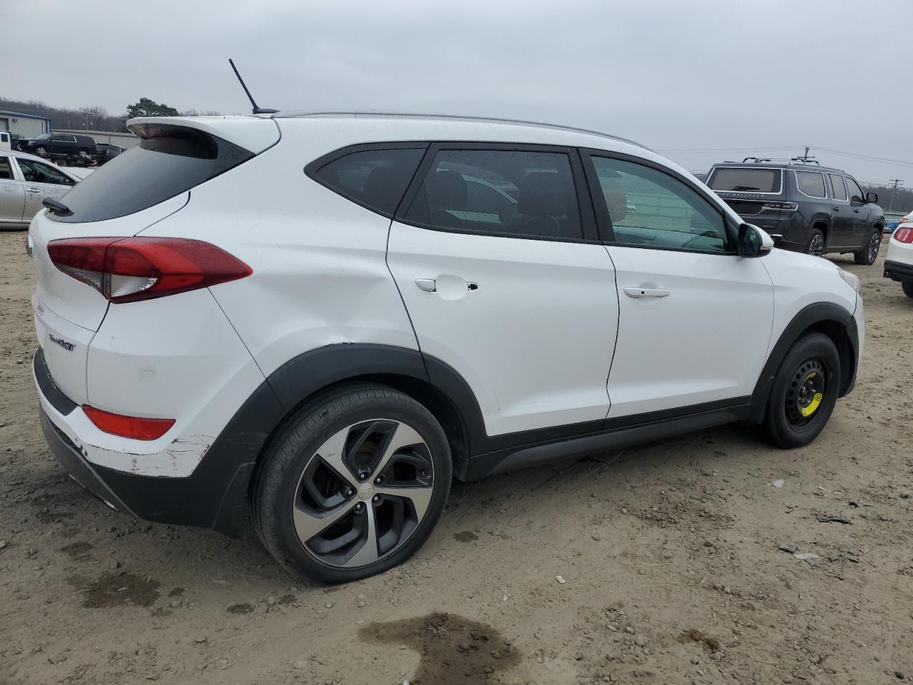 Photo 2 VIN: KM8J33A25GU214364 - HYUNDAI TUCSON 