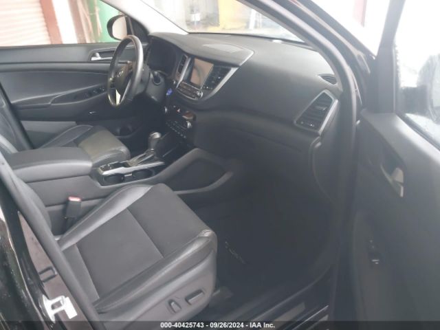 Photo 4 VIN: KM8J33A25JU683378 - HYUNDAI TUCSON 