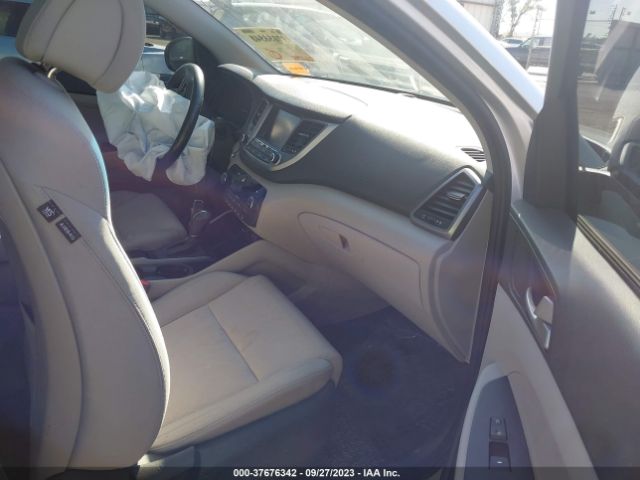 Photo 4 VIN: KM8J33A25JU828175 - HYUNDAI TUCSON 