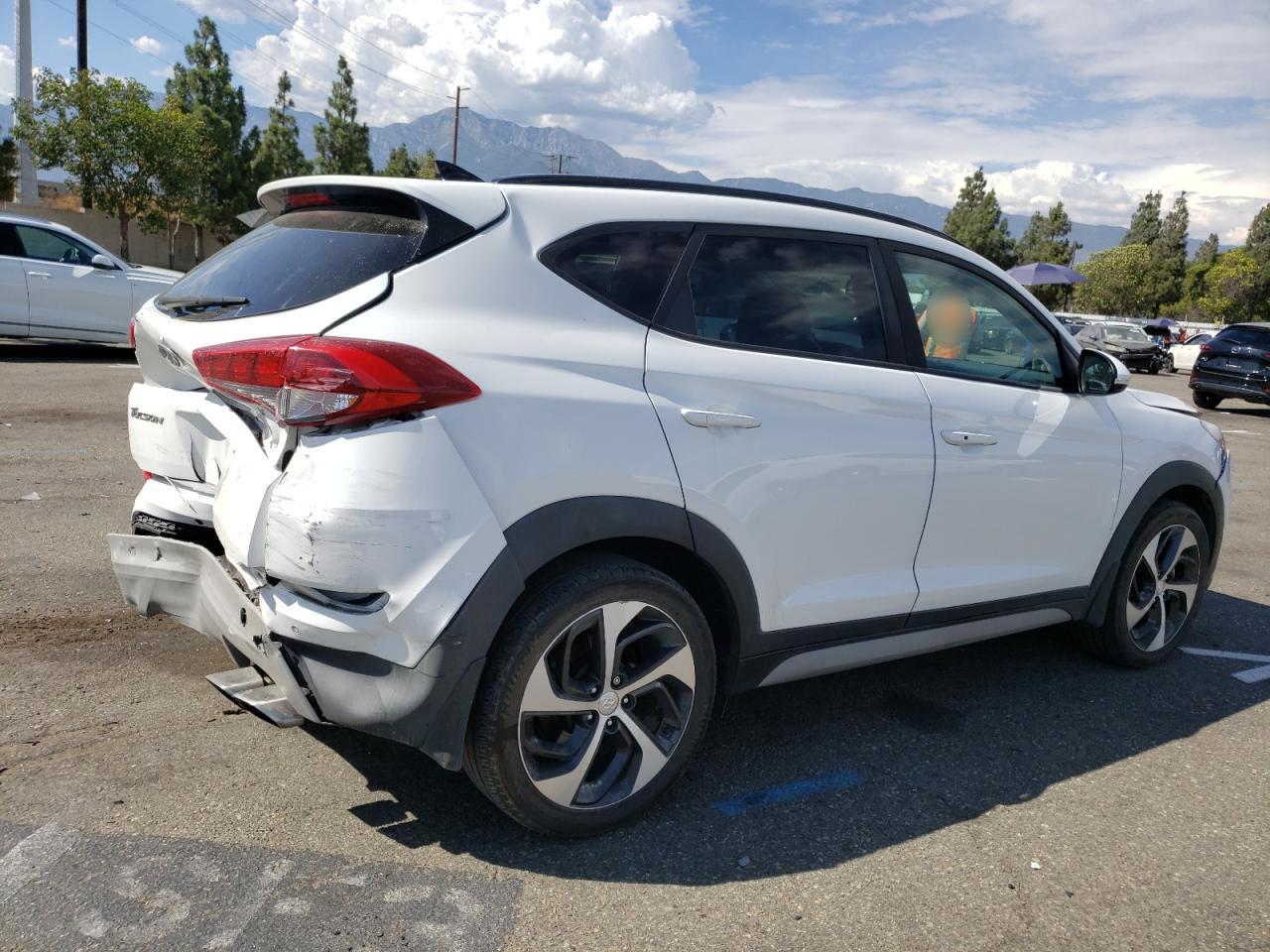 Photo 2 VIN: KM8J33A27JU743192 - HYUNDAI TUCSON 