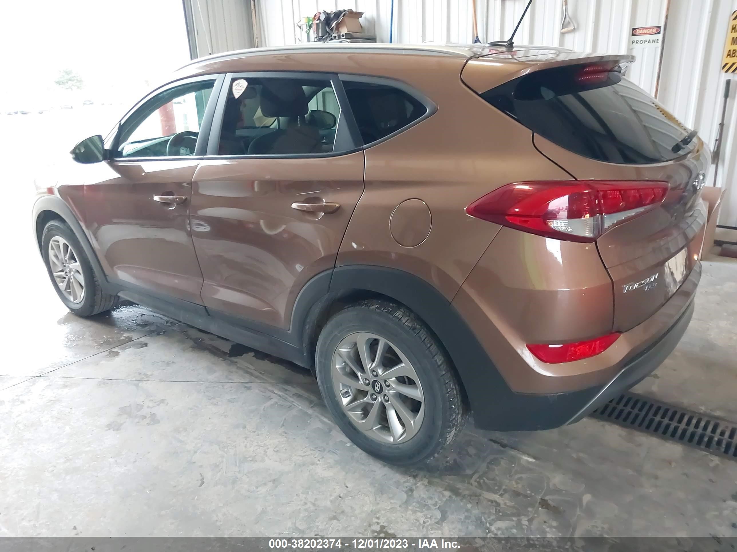 Photo 2 VIN: KM8J33A28GU187953 - HYUNDAI TUCSON 