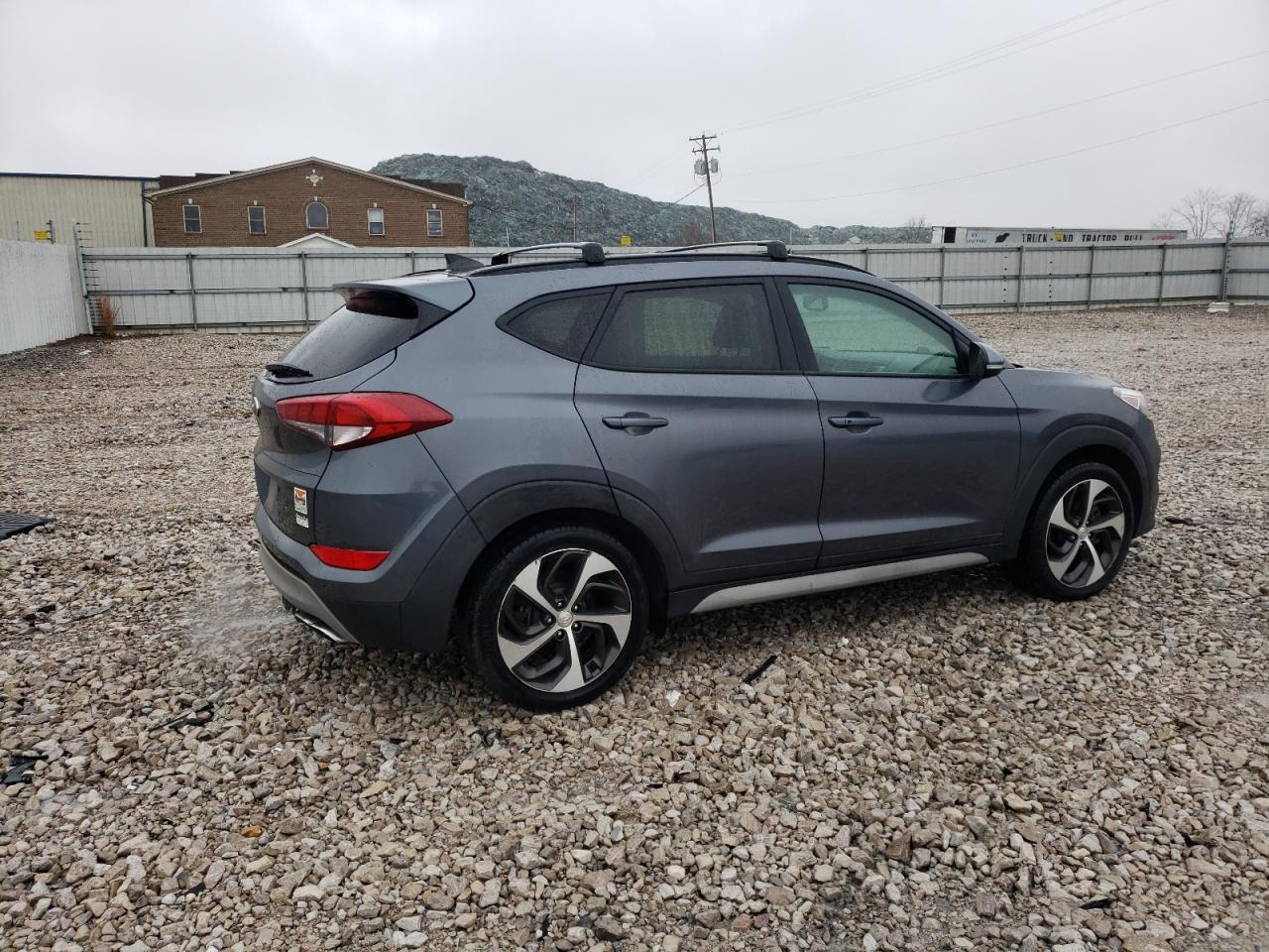 Photo 2 VIN: KM8J33A29JU677471 - HYUNDAI TUCSON 