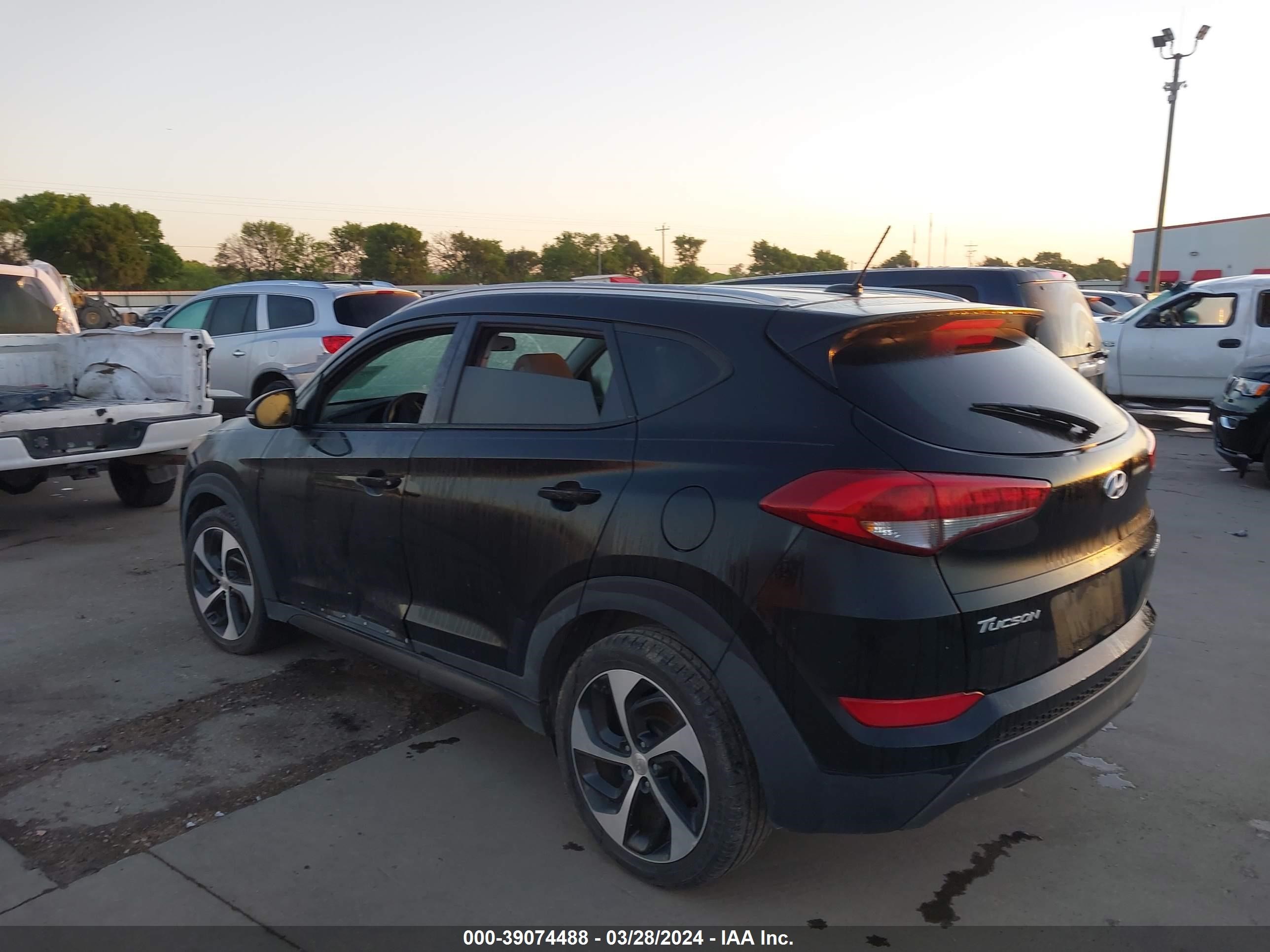 Photo 2 VIN: KM8J33A2XGU028707 - HYUNDAI TUCSON 